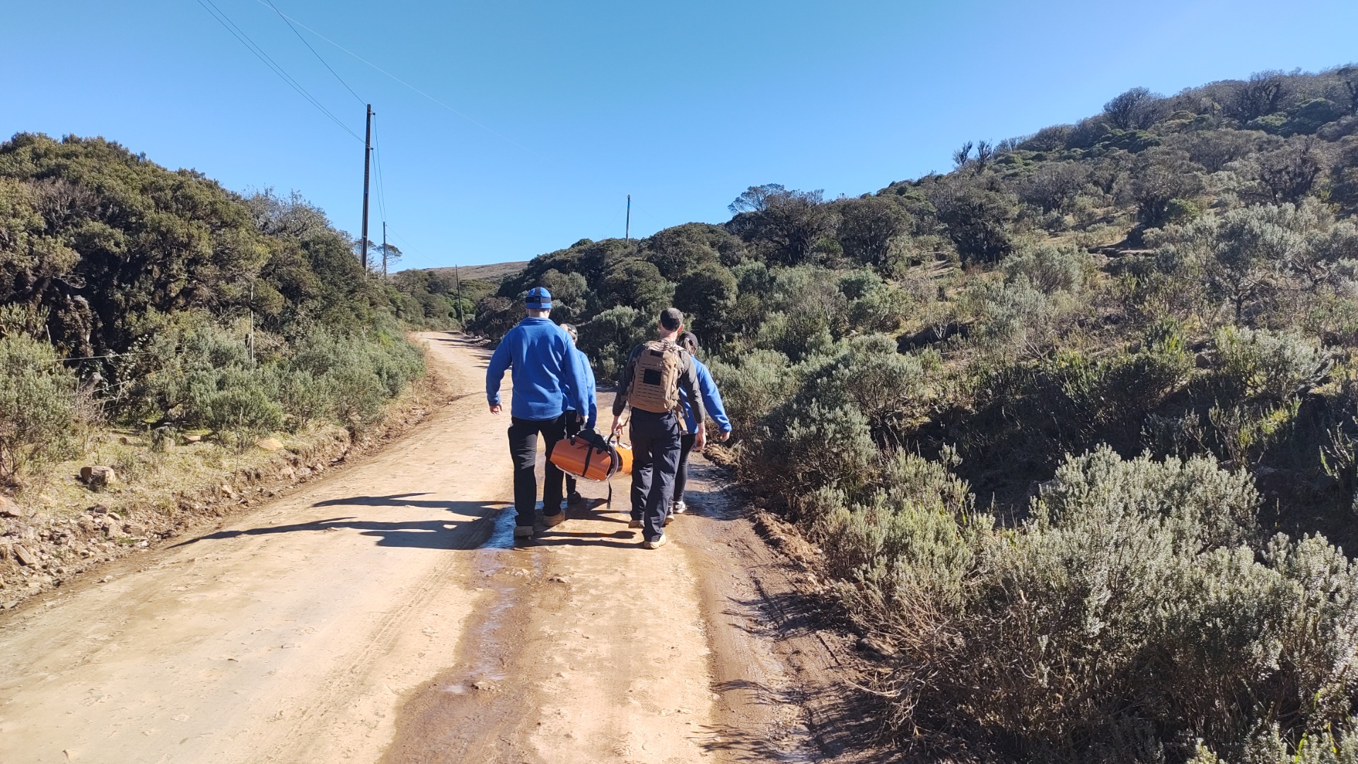 Resgate e transporte de ferido em áreas remotas